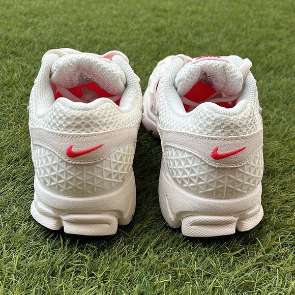 Nike Zoom Vomero 5 - Picture 3 of 5